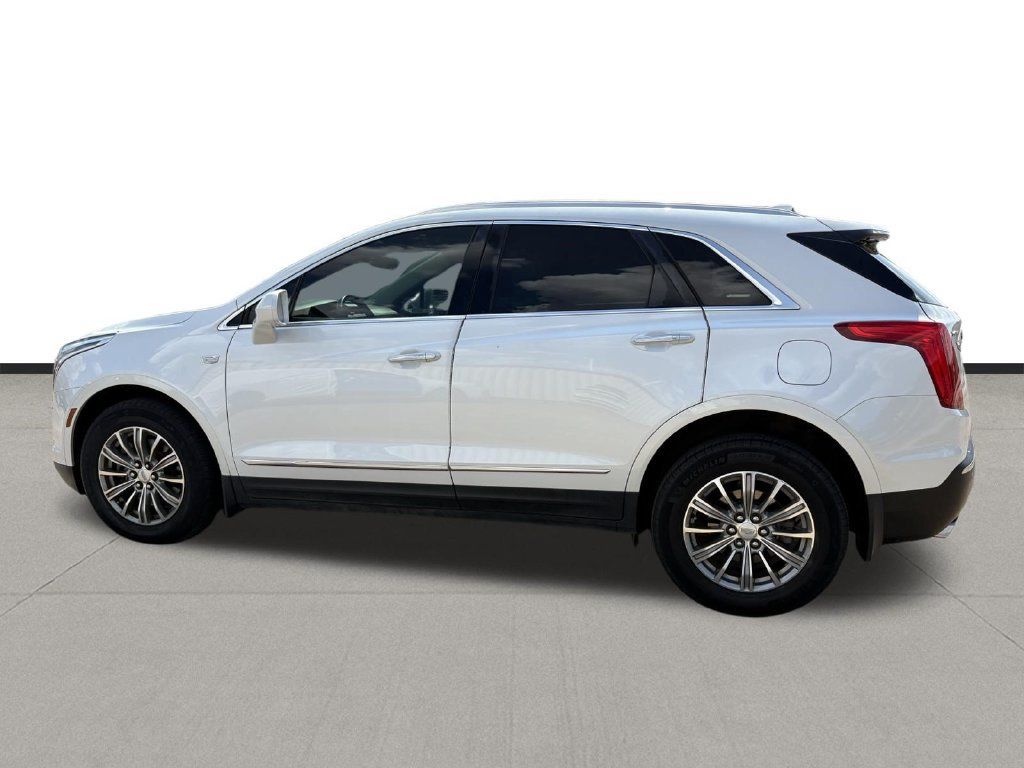 Used 2017 Cadillac XT5 Luxury w/ Driver Awareness Package FWD image 2