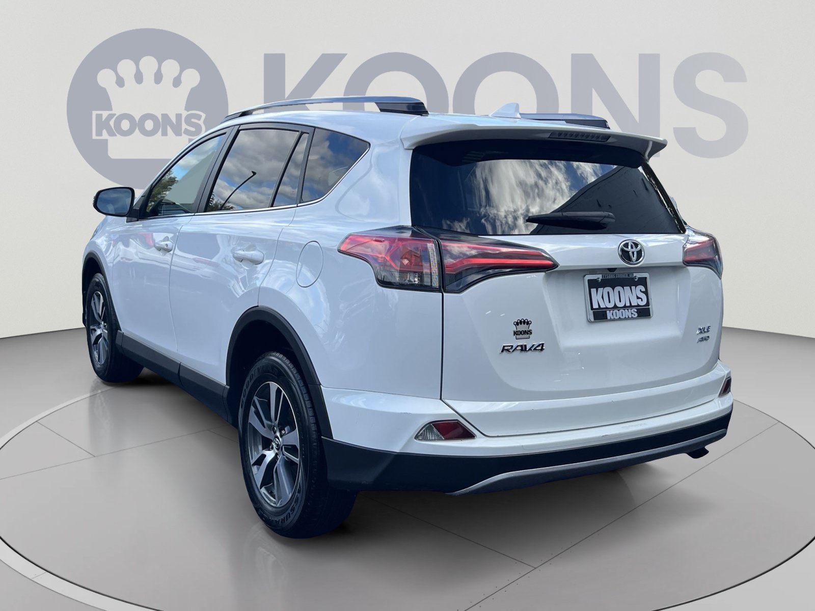 Used 2018 Toyota RAV4 XLE w/ Plus Extra Value Package AWD/4WD image 4