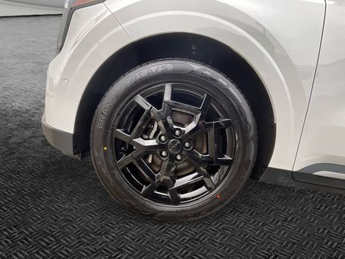 Certified 2025 Kia Carnival SX Prestige FWD image 11