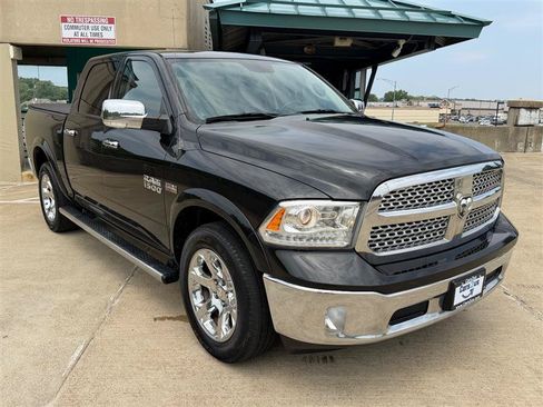 Used 2018 RAM 1500 Laramie AWD/4WD image 9
