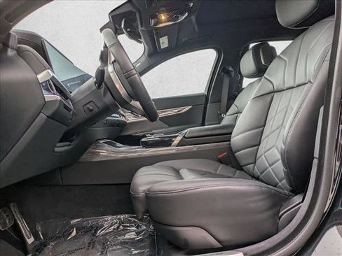 Used 2024 BMW 740i w/ Executive Package image 16