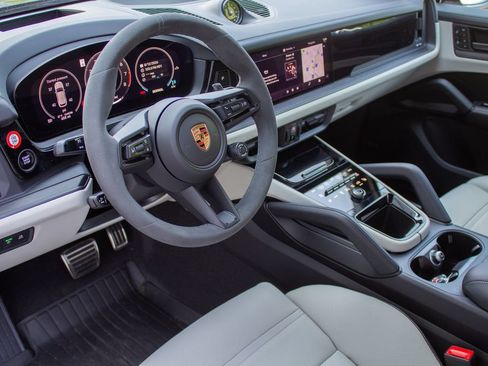 Used 2026 Porsche Cayenne GTS AWD/4WD image 11
