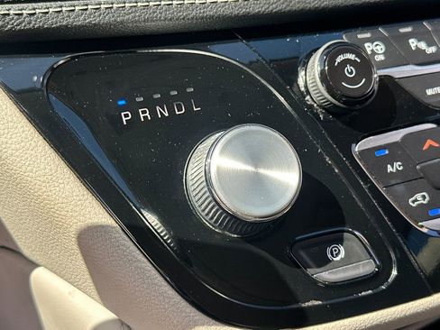 Used 2022 Chrysler Pacifica Limited image 19