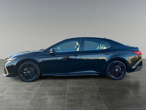 Used 2025 Toyota Camry SE image 4