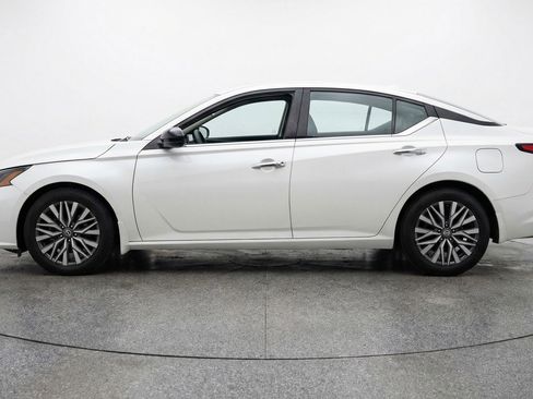Used 2025 Nissan Altima 2.5 SV image 5