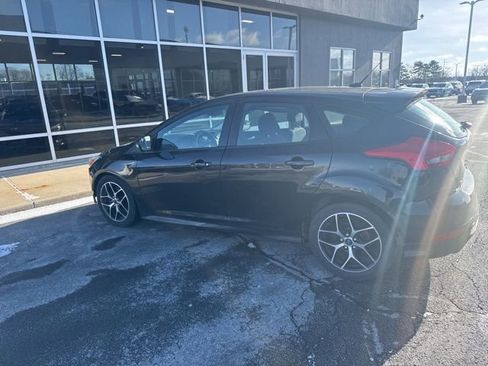 Used 2015 Ford Focus SE w/ SE Sport Package image 13