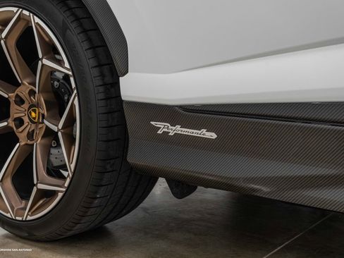 Used 2023 Lamborghini Urus Performante image 10