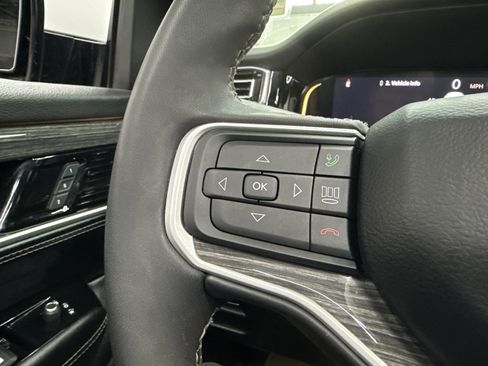 Used 2022 Jeep Wagoneer Series III w/ Premium Group I image 13