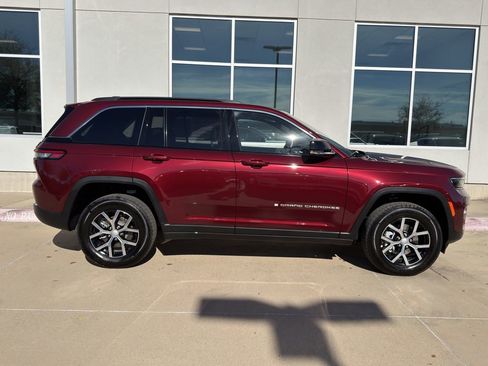 New 2025 Jeep Grand Cherokee Limited AWD/4WD image 4