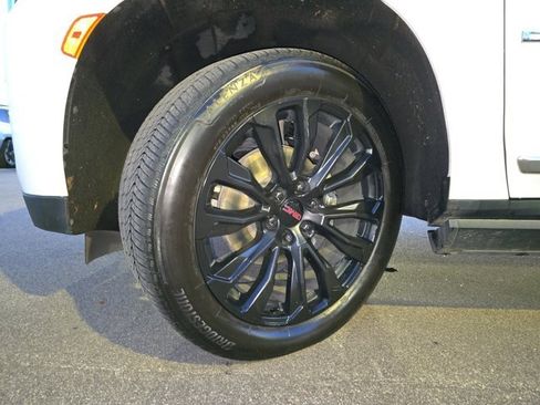 Used 2021 GMC Yukon Denali w/ Denali Premium Package image 33