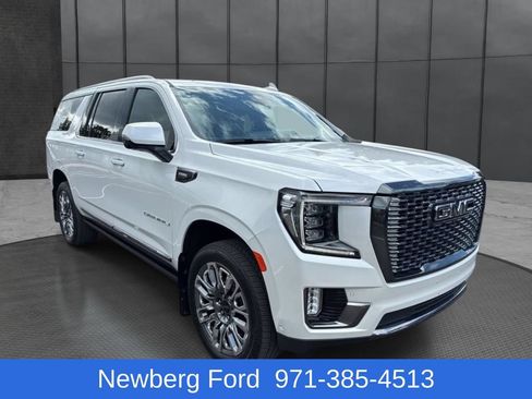 Used 2024 GMC Yukon XL Denali Ultimate AWD/4WD image 3
