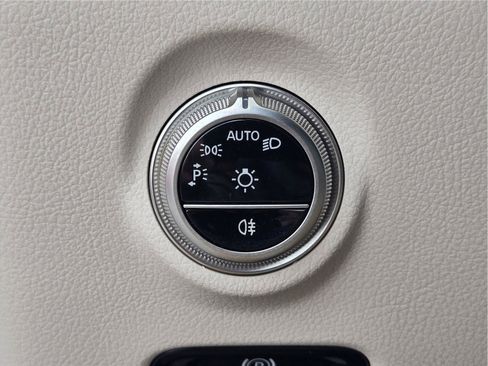 Used 2025 Mercedes-Benz C 300 Sedan image 20