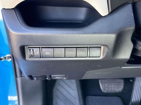 Used 2020 Toyota RAV4 XLE Premium image 27