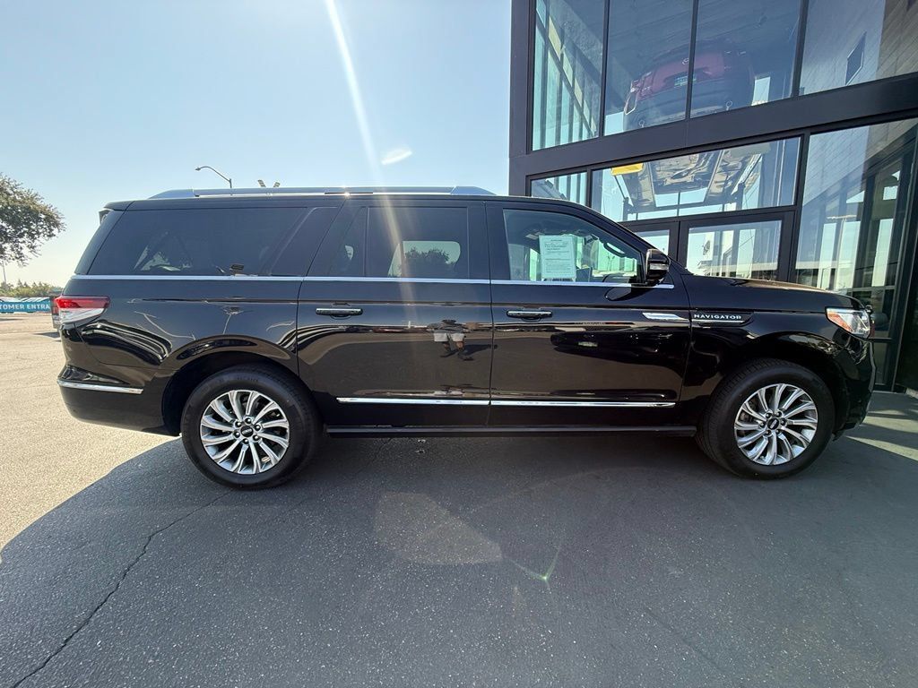 Used 2022 Lincoln Navigator L 4WD image 16