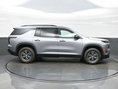 Used 2024 Chevrolet Traverse LT AWD/4WD image 10