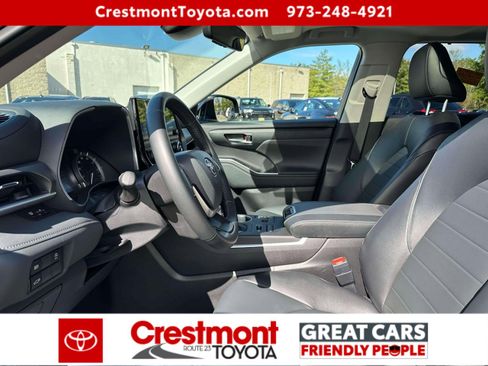Certified 2025 Toyota Highlander XLE image 15