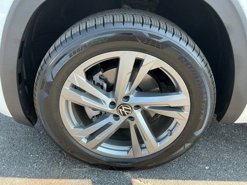 Certified 2024 Volkswagen Atlas Cross Sport SEL R-Line AWD/4WD image 9