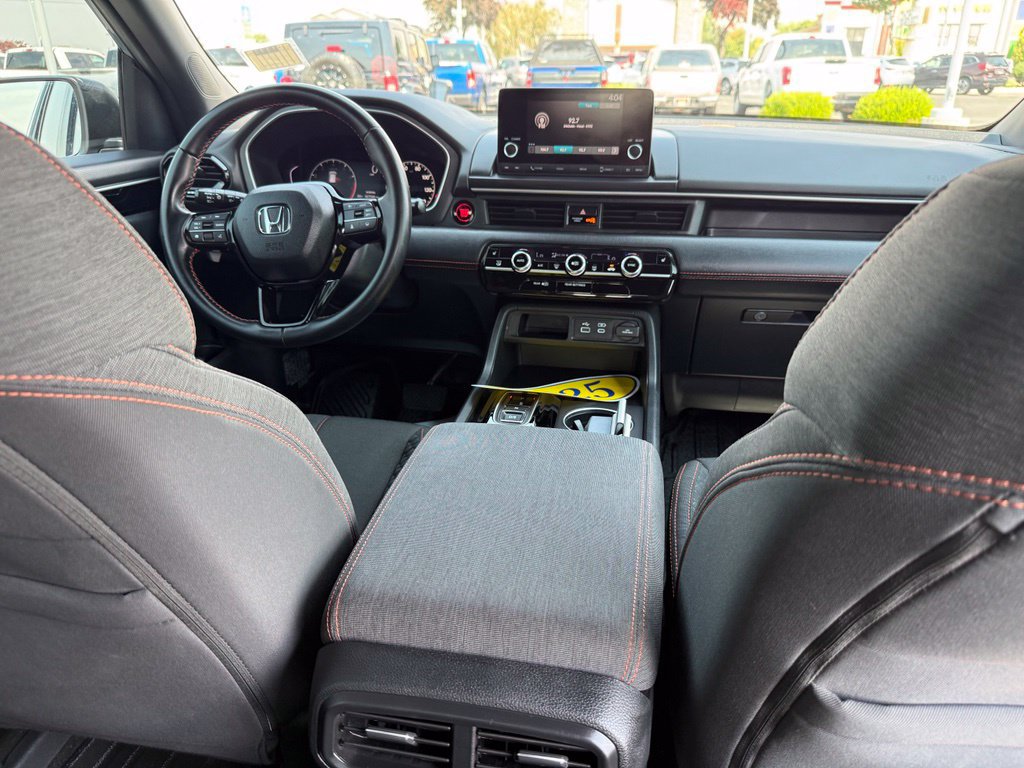 Used 2025 Honda Pilot Sport image 15