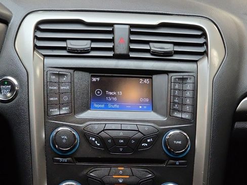 Used 2018 Ford Fusion SE image 21