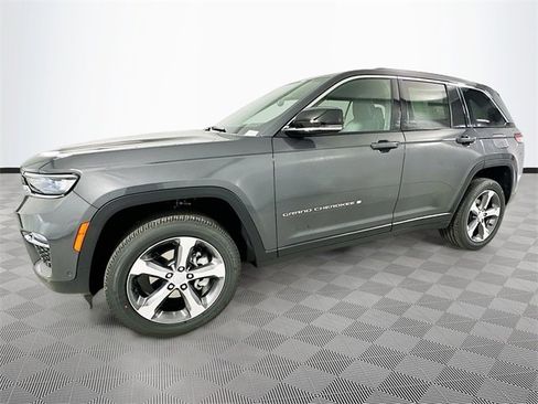 New 2025 Jeep Grand Cherokee Limited w/ Luxury Tech Group II image 23