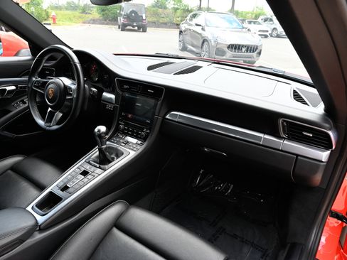 Used 2019 Porsche 911 Cabriolet image 37