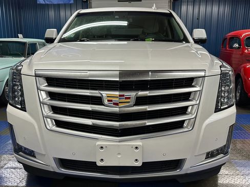 Used 2019 Cadillac Escalade Premium Luxury image 91