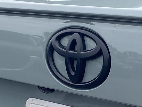 Used 2020 Toyota RAV4 XLE w/ Convenience Package AWD/4WD image 4