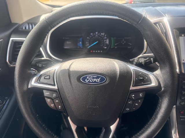 Used 2019 Ford Edge Titanium FWD image 11