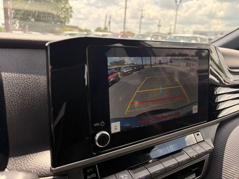 Used 2025 Toyota Camry SE FWD image 16
