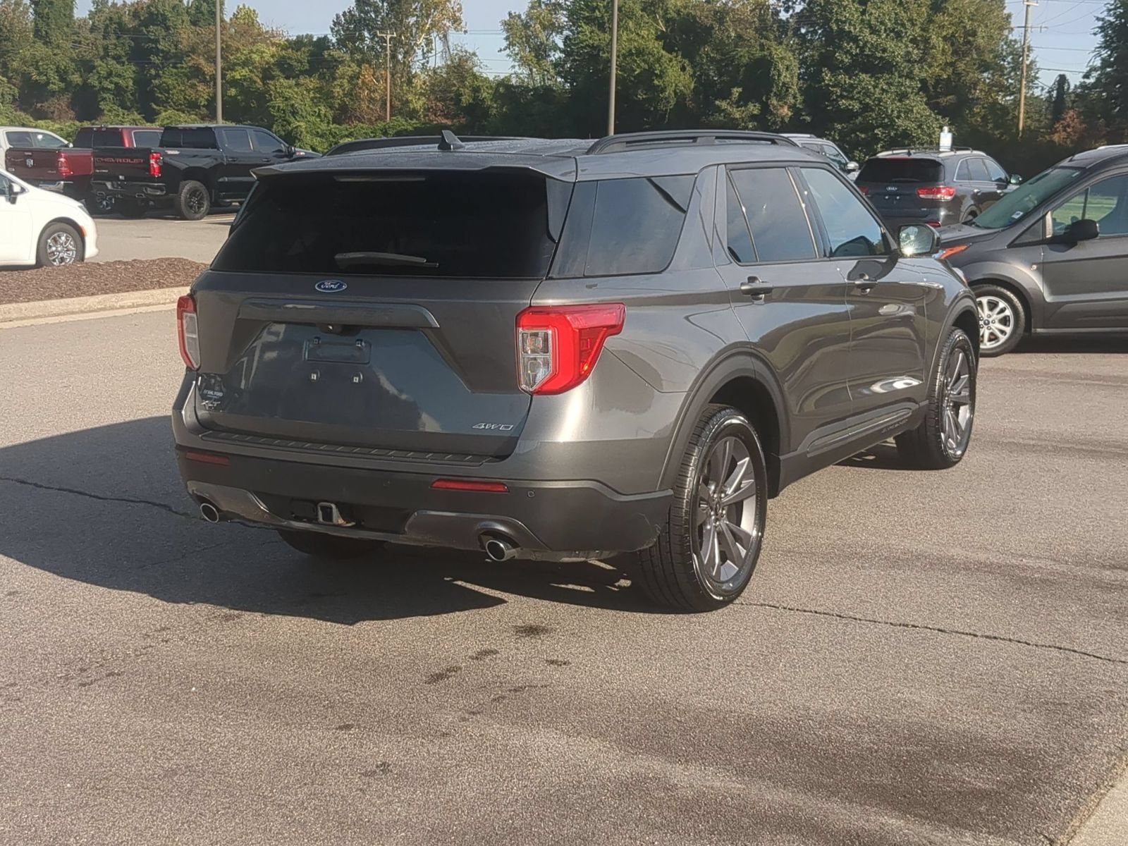 Used 2023 Ford Explorer XLT w/ Equipment Group 202A AWD/4WD image 3
