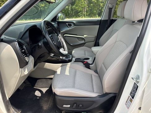 Used 2024 Kia Soul EX FWD image 19