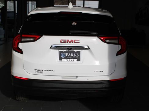Used 2024 GMC Terrain SLE image 27