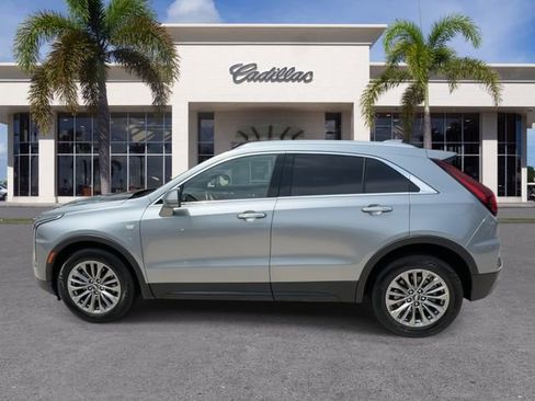 Used 2025 Cadillac XT4 Premium Luxury FWD image 8