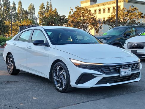 Certified 2025 Hyundai Elantra Sport image 27