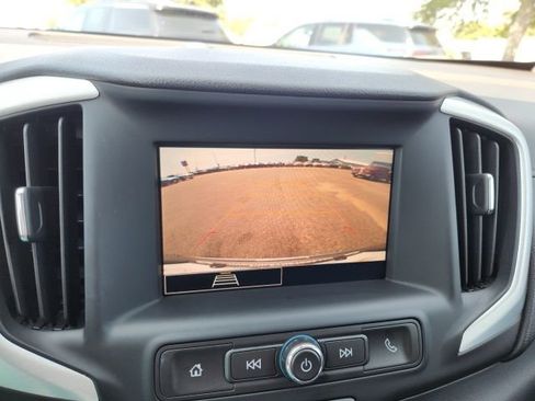 Used 2024 GMC Terrain SLE image 21