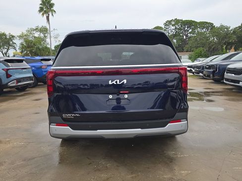 New 2027 Kia Carnival FWD image 7