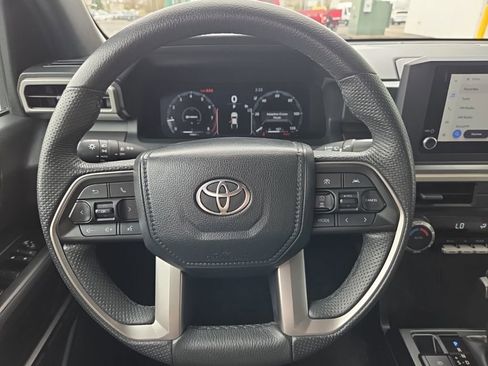 Used 2024 Toyota Tacoma TRD Off-Road AWD/4WD image 32