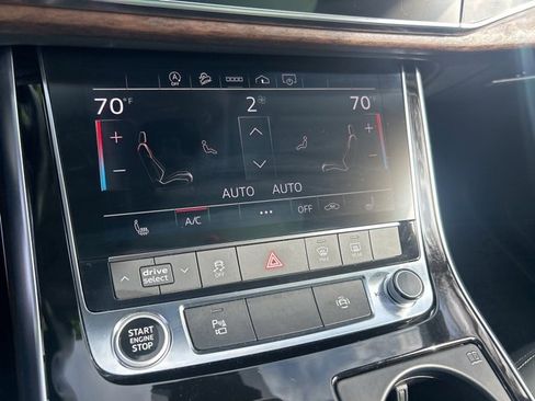 Used 2022 Audi Q8 Premium image 8