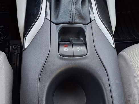 Used 2022 Toyota Corolla Cross LE FWD image 17