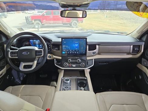 Used 2022 Ford Expedition Limited image 3