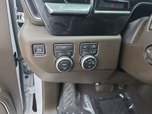 Used 2025 GMC Sierra 1500 SLT w/ SLT Premium Plus Package image 28