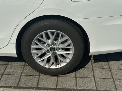 Used 2017 Toyota Camry LE FWD image 9