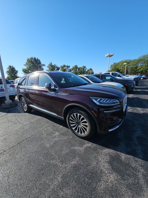 Used 2024 Lincoln Aviator AWD w/ Premium Package image 2