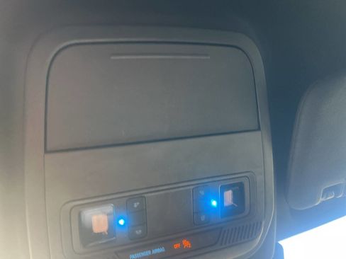 Used 2020 Ford Explorer XLT RWD image 25