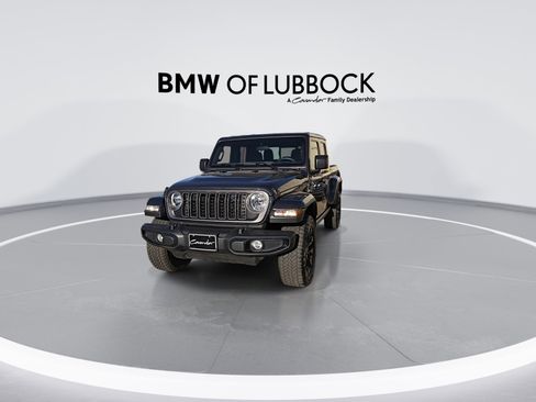 Used 2025 Jeep Gladiator Sport image 4