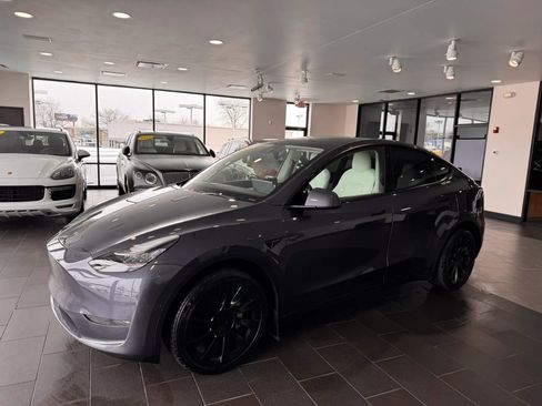 Used 2022 Tesla Model Y Long Range image 2