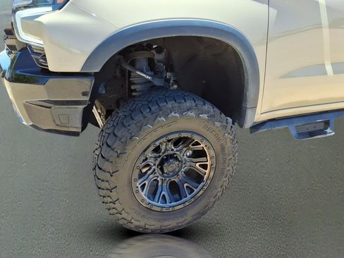 Used 2022 Chevrolet Silverado 1500 ZR2 w/ Technology Package AWD/4WD image 28