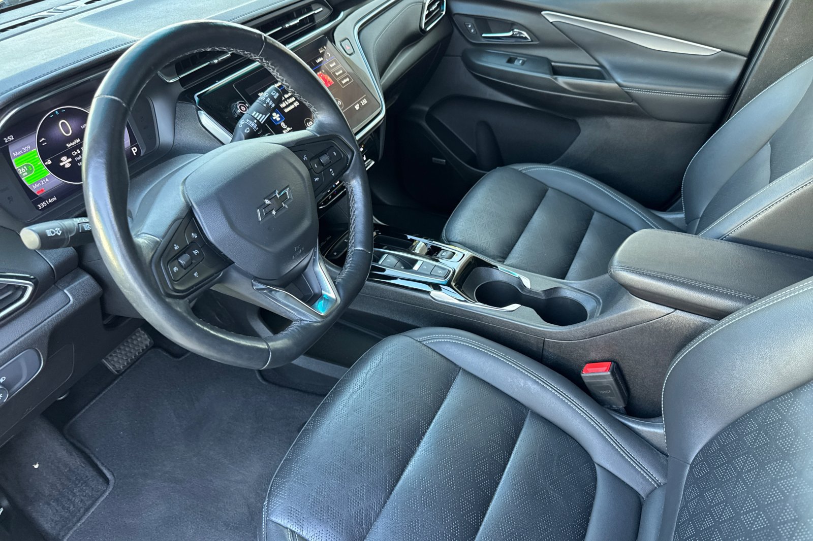 Used 2023 Chevrolet Bolt LT w/ Infotainment Package FWD image 9
