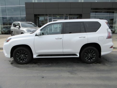 Used 2021 Lexus GX 460 Premium w/ Premium Package image 3