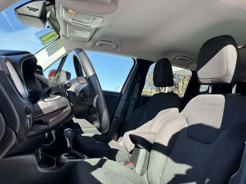 Used 2017 Jeep Renegade Latitude image 12